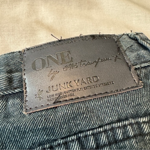 One Teaspoon 23 Junkyard Low Waist Button Fly Distressed Mini Skirt Boho - Picture 7 of 8